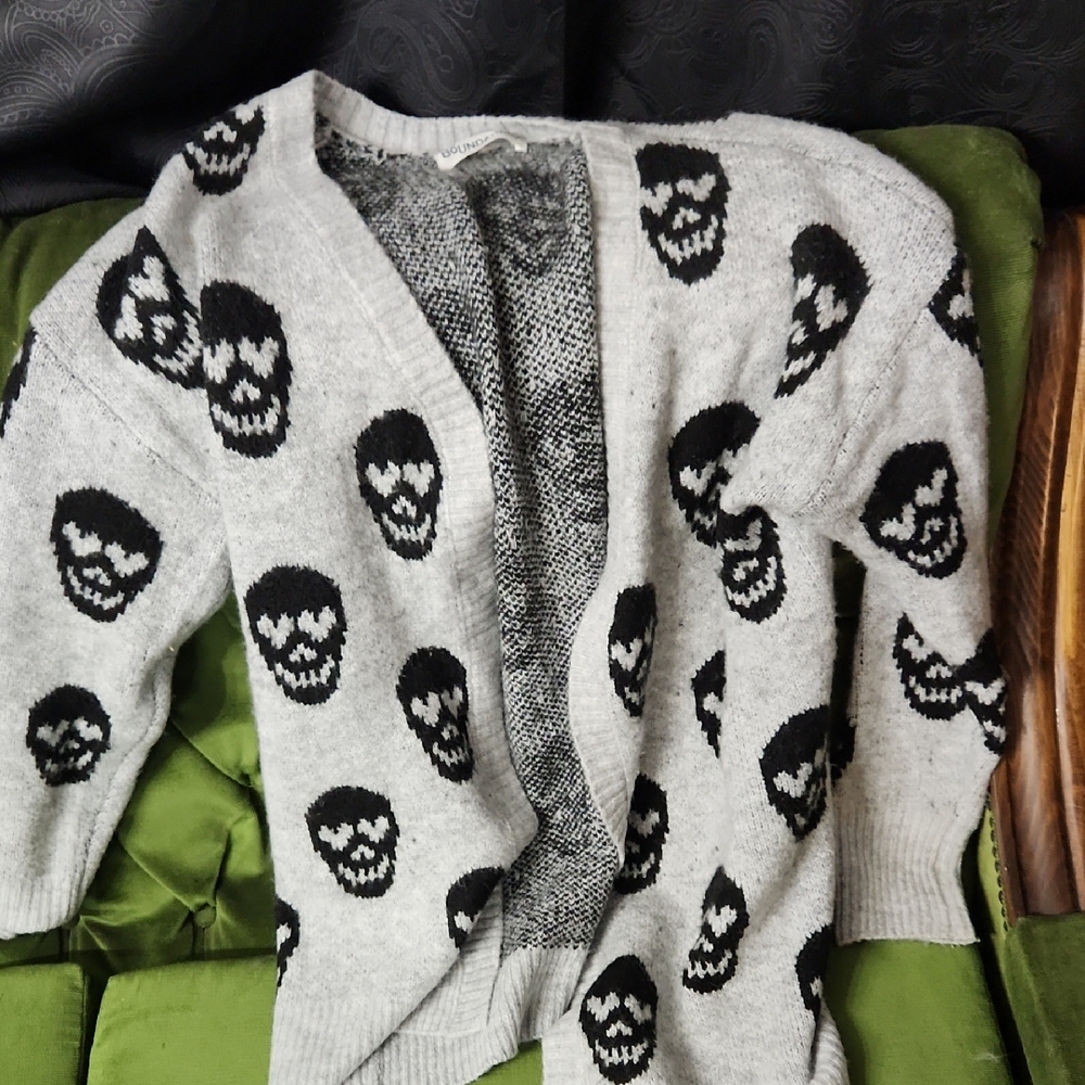 Cozy Long Skull Cardigan With Heart Eyes